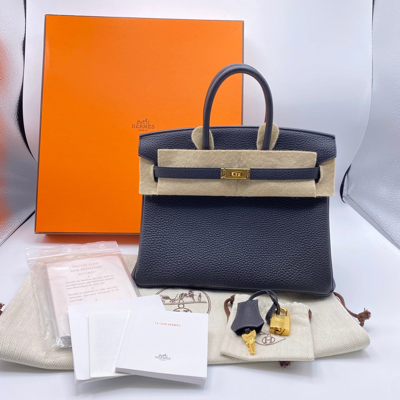 Hermes Birkin 25 Noir Togo Gold Hardware U Engraved