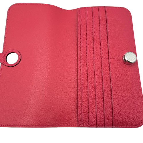 Hermes dogonlong rectvelso framboise togo u는 새겨 져 있습니다