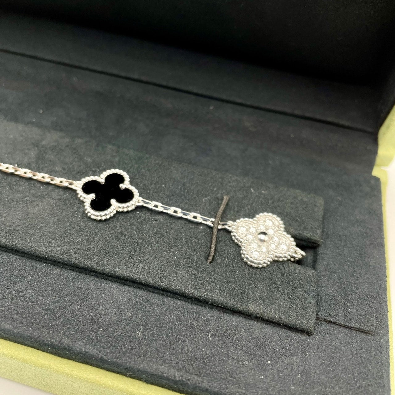 Pre-Owned Van Cleef & Arpels Vintage Alhambra Bracelet VCARP2R900 18K White Gold, Onyx, Diamond 5 Motif
