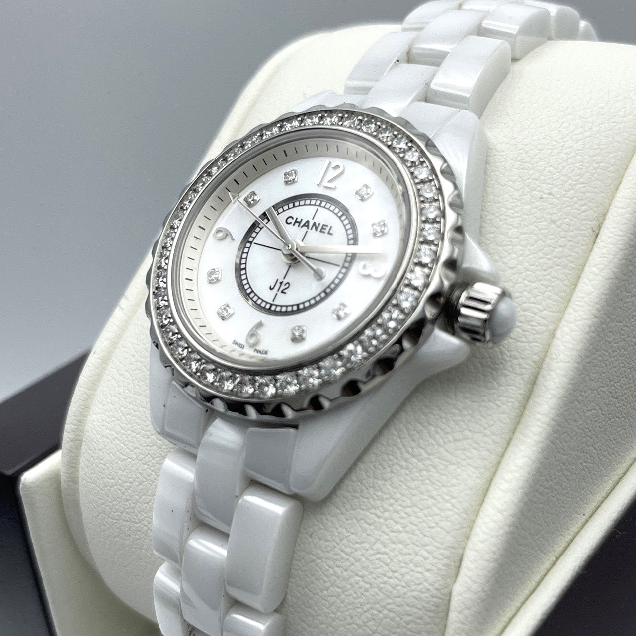 シャネル J12 H2572 ホワイトシェル セラミック 29MM