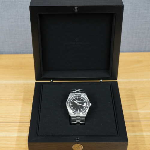Pre-Owned Vacheron Constantin Overseas Automatic 4500V/110A-B483