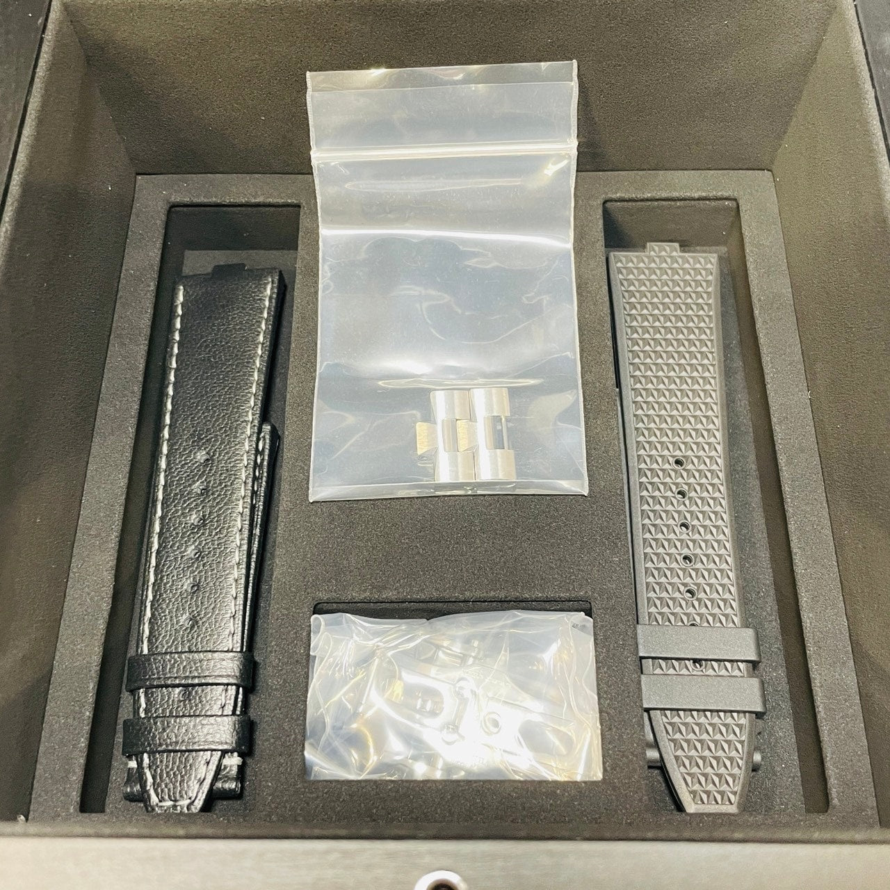 Pre-Owned Vacheron Constantin Overseas Automatic Black 4500V/110A-B483