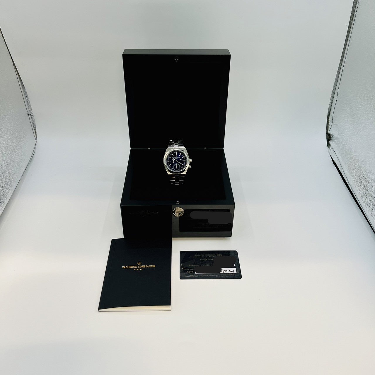 Pre-Owned Vacheron Constantin Overseas 7900V/110A-B334