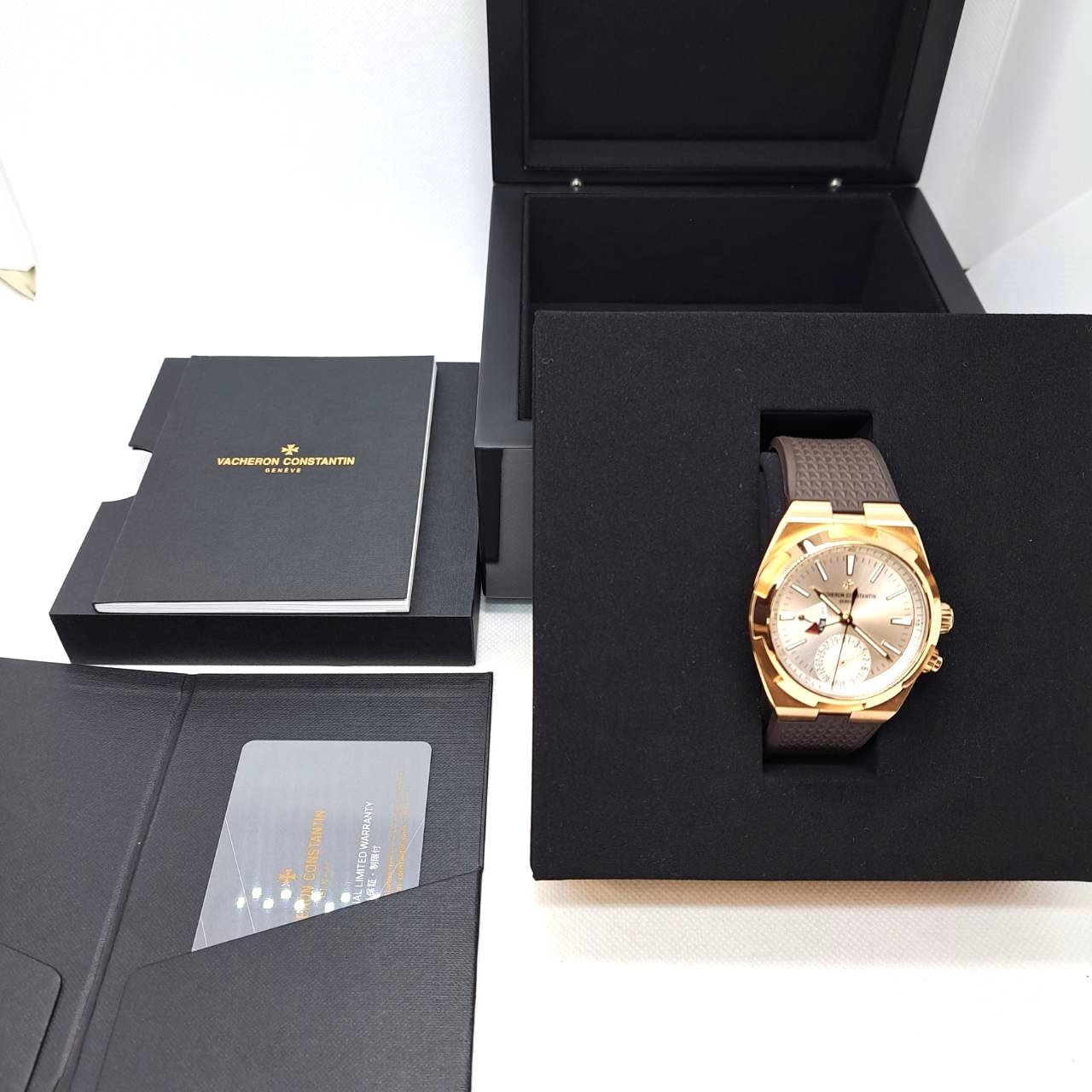Vacheron Constantin Overcy의 이중 시간 7900V/000R-B336