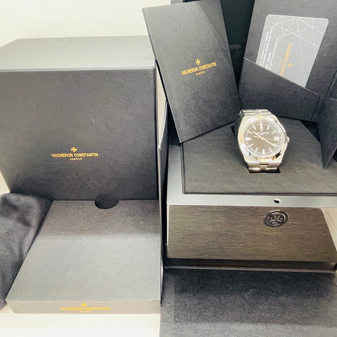 Pre-Owned Vacheron Constantin Overseas Automatic Black 4500V/110A-B483