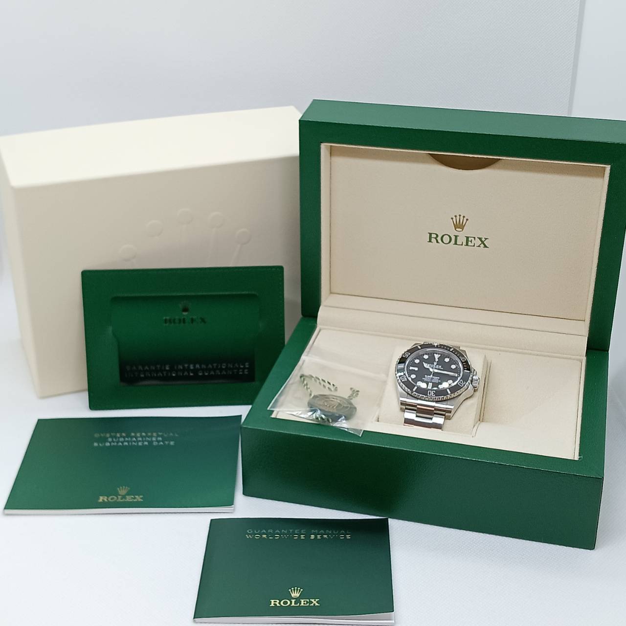 Pre-Owned Rolex Submariner Non-Date 124060 Black