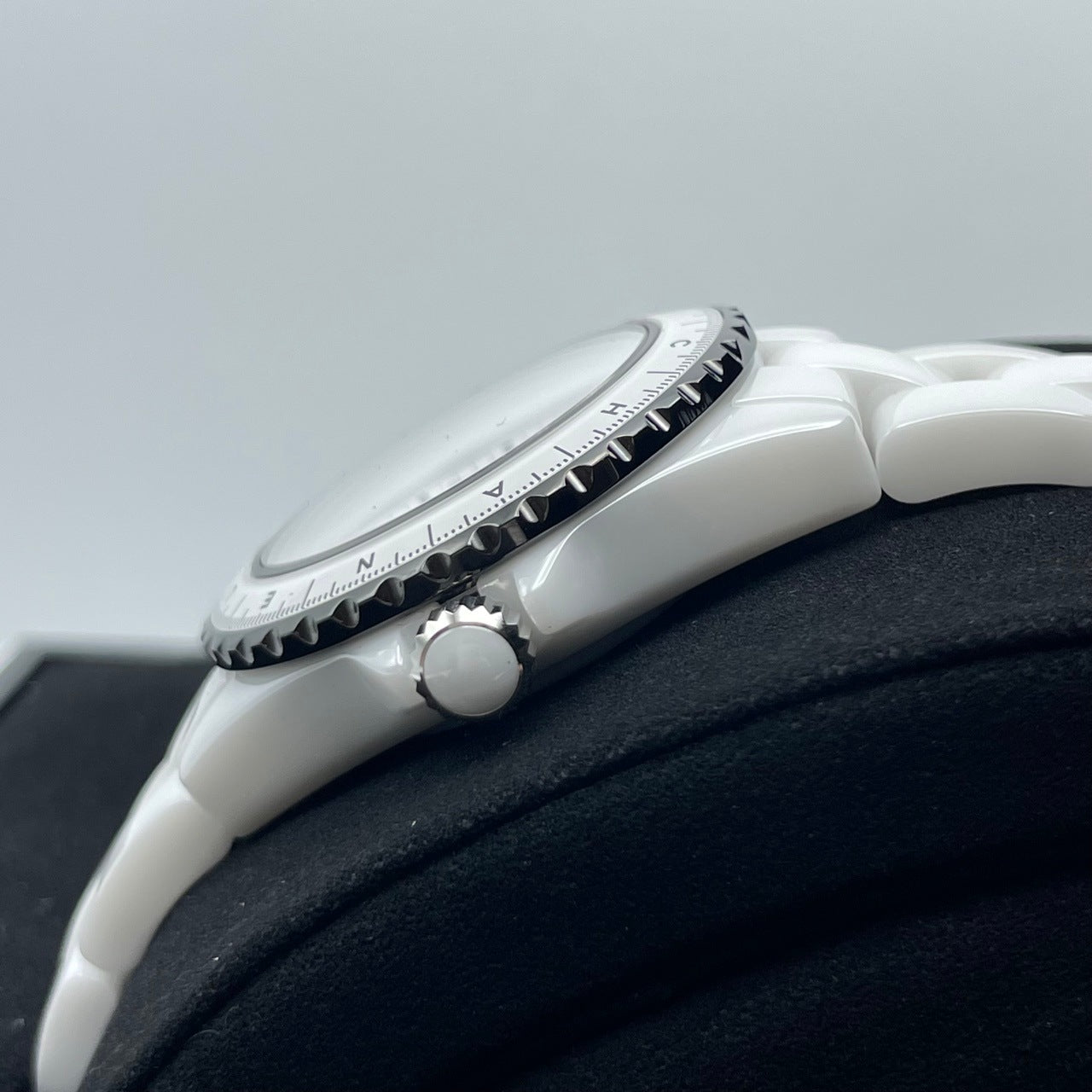 プレオウンド シャネル J12 H9763 ホワイト ホワイトセラミック 33MM
