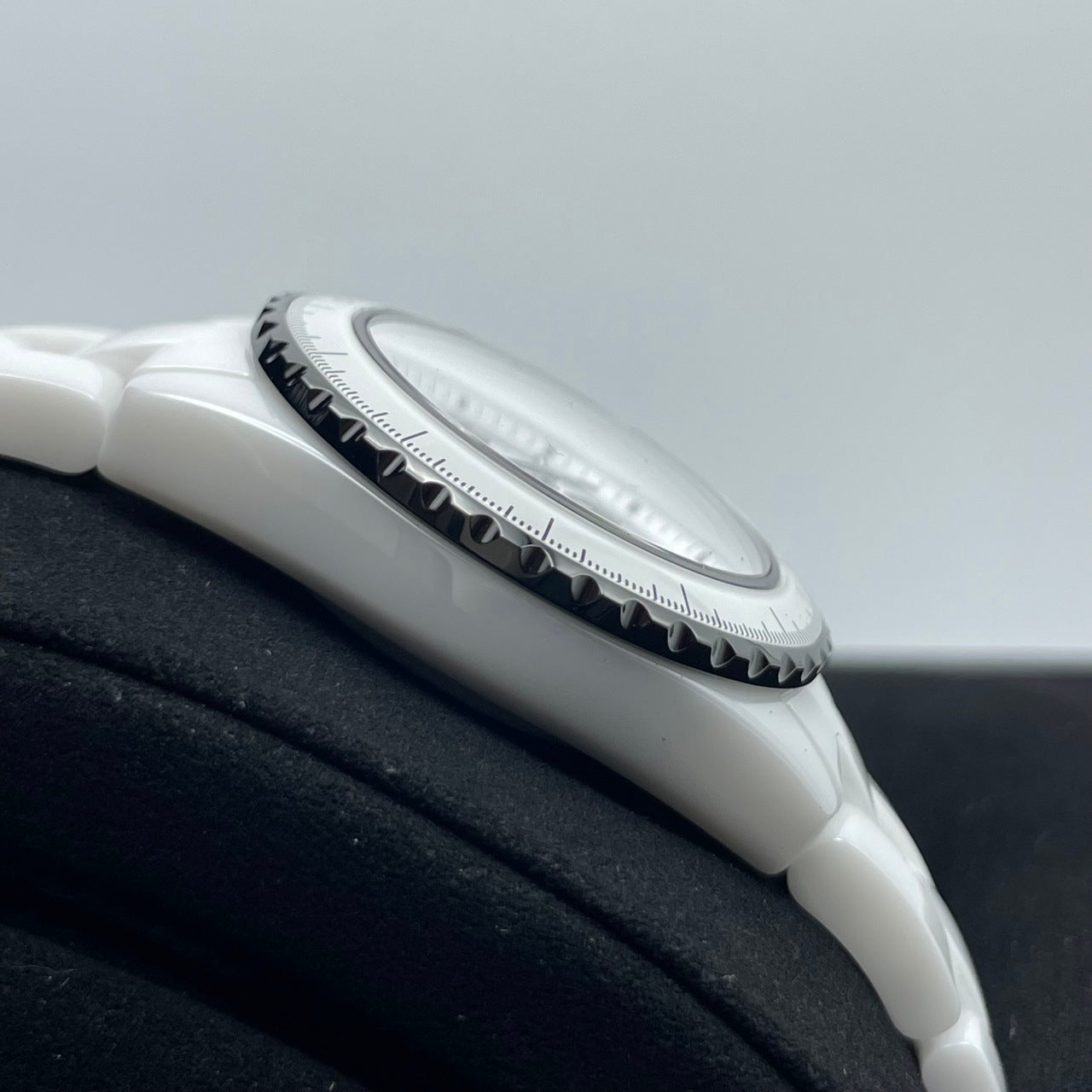 プレオウンド シャネル J12 H9763 ホワイト ホワイトセラミック 33MM