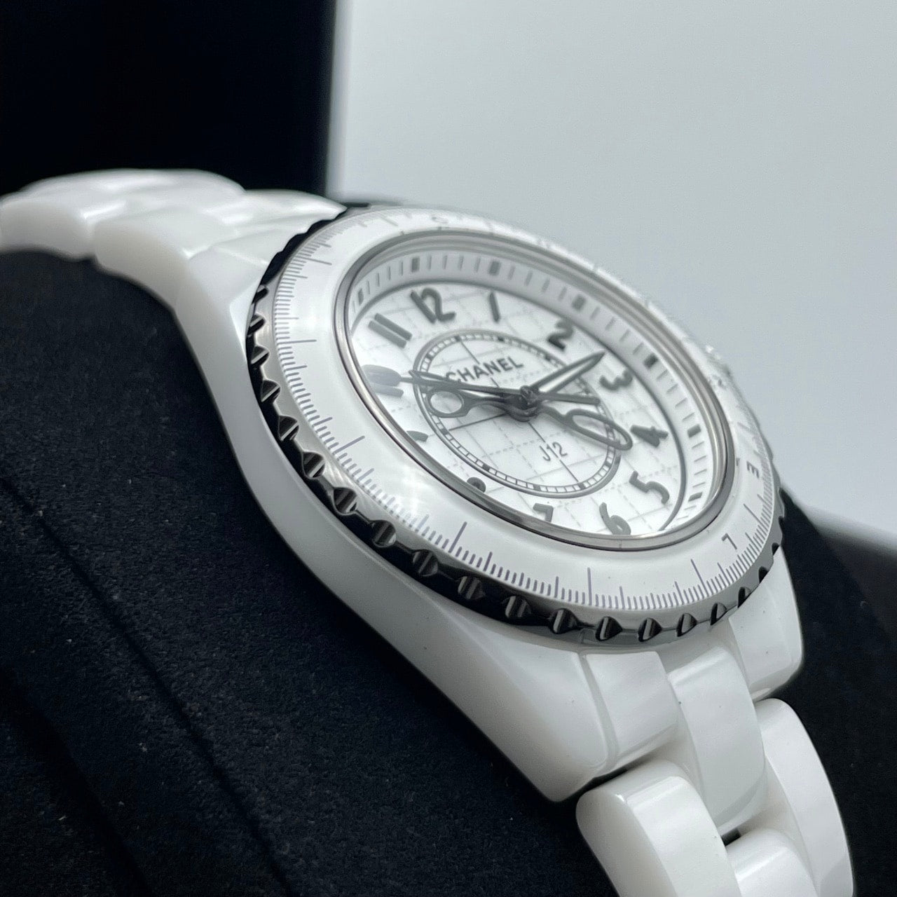 プレオウンド シャネル J12 H9763 ホワイト ホワイトセラミック 33MM