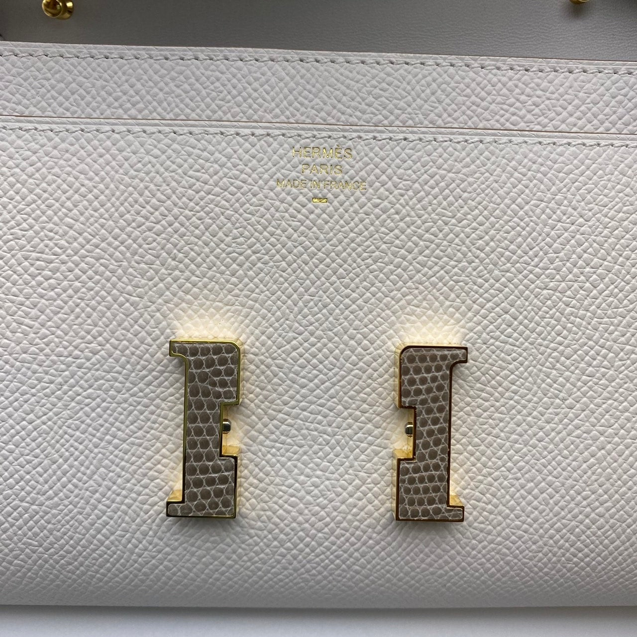 Hermes Constance Tugo Gripal Epson/Lizard Gold Hardware B가 새겨 져 있습니다