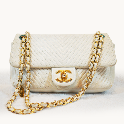 Pre-Owned Chanel Chevron V-stitched Chain Shoulder Bag A92087