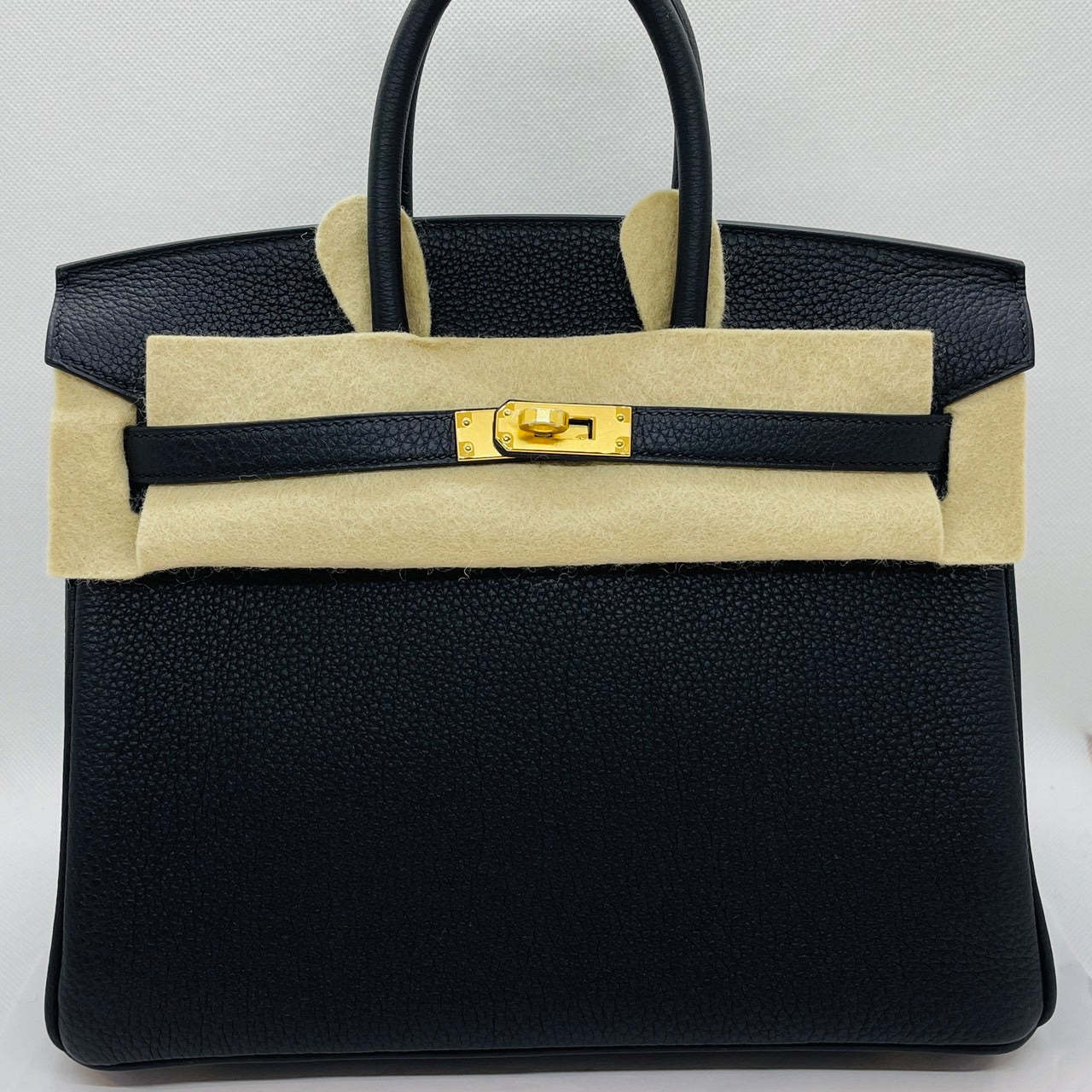 Hermes Birkin 25 Black Togo Gold Hardware u는 새겨 져 있습니다