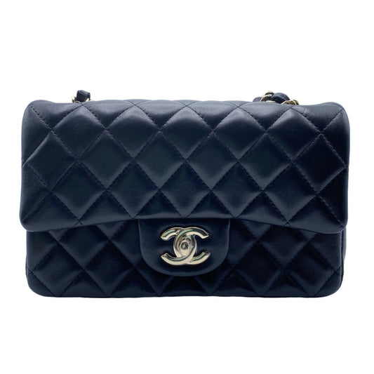 Pre-Owned Chanel Matelasse Black Lambskin Gold Fittings