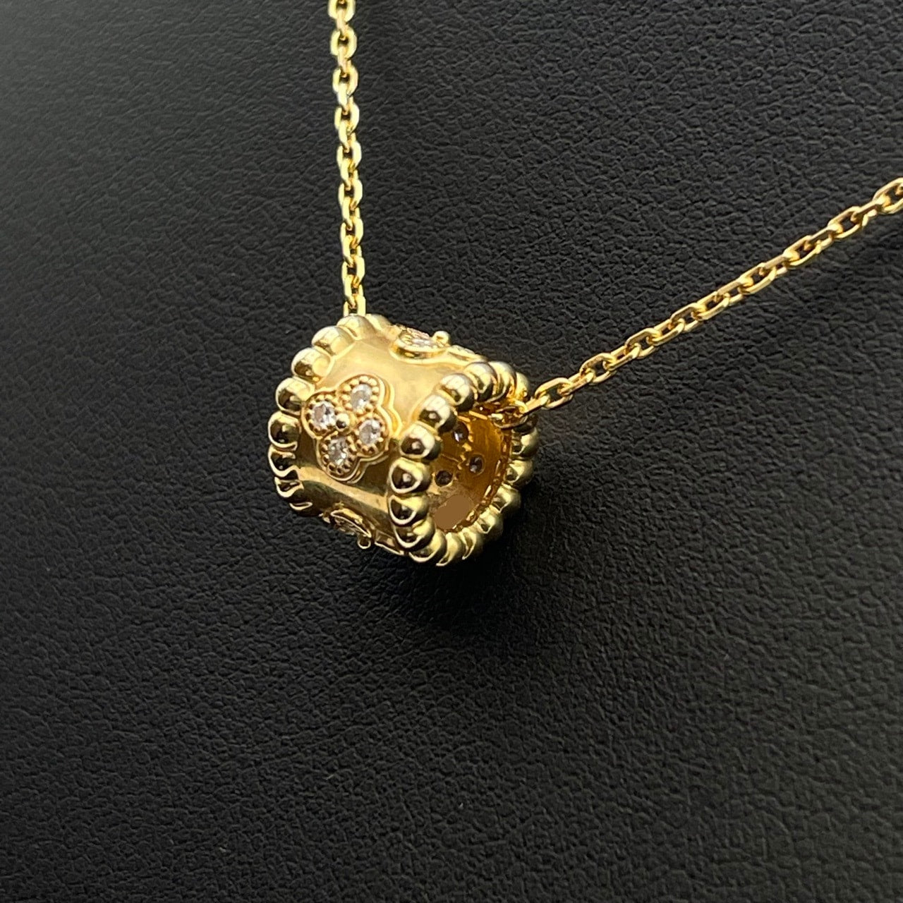 Van Cleef & Arpels Perle Clover 펜던트 골드 옐로우 골드