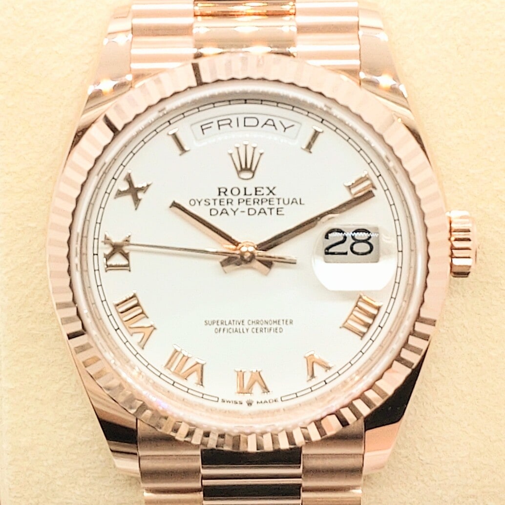 Pre-Owned Rolex Day Date 128235 Everrose Gold White Rome
