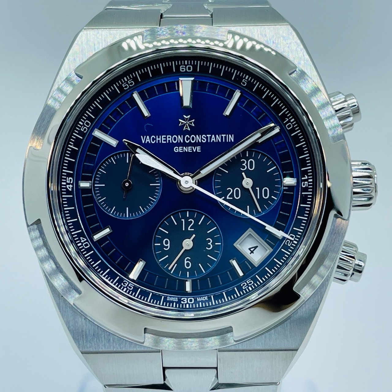 Pre-Owned Vacheron Constantin Oversy's Chronograph 5500V/110A-B148