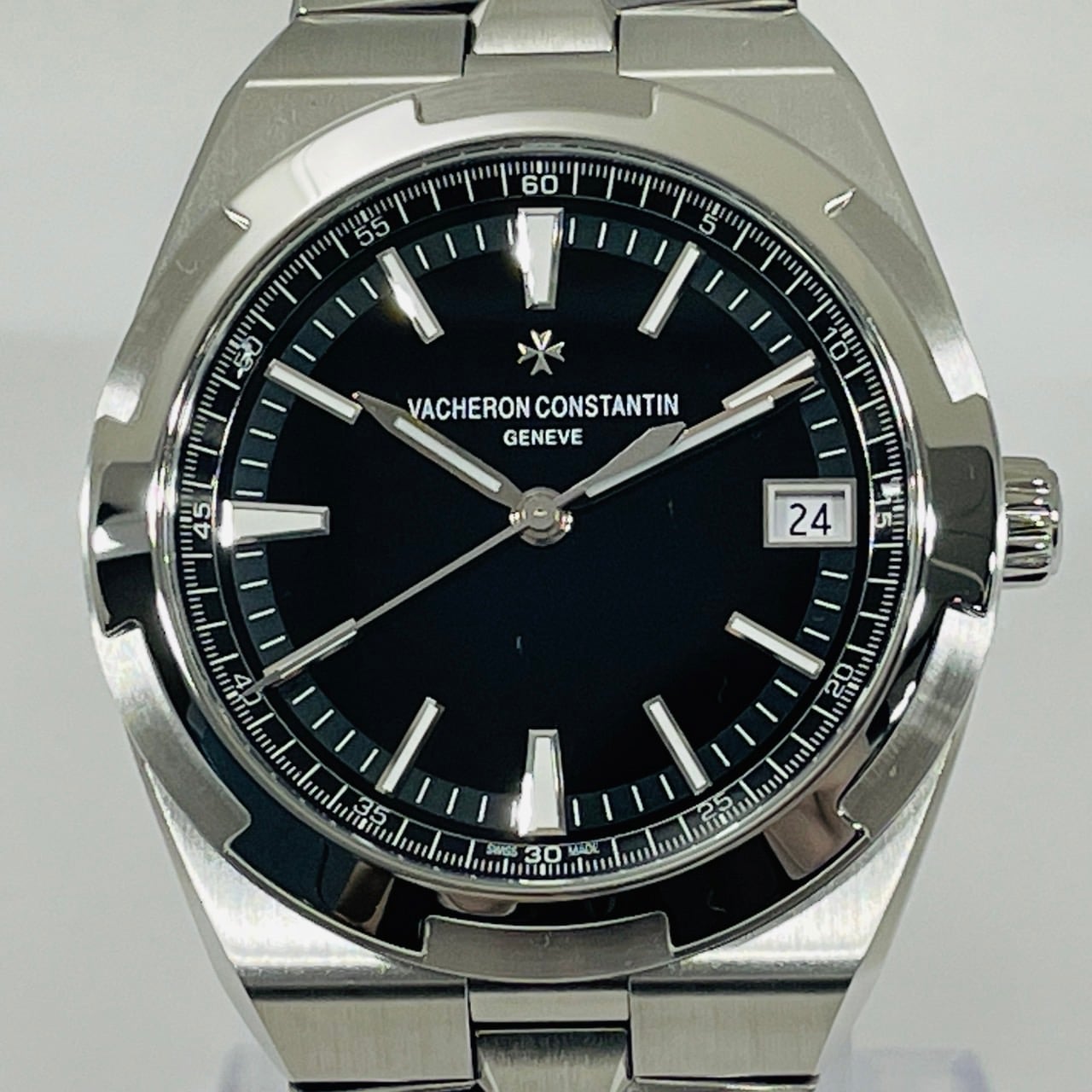 Pre-Owned Vacheron Constantin Overseas Automatic Black 4500V/110A-B483