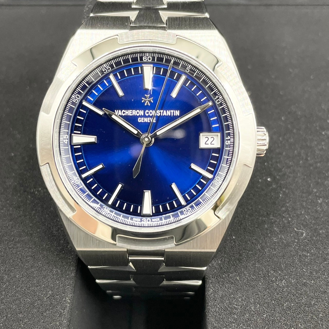 Pre-Owned Vacheron Constantin Overseas 4520V/210A-B128 Stainless Steel Blue 41mm