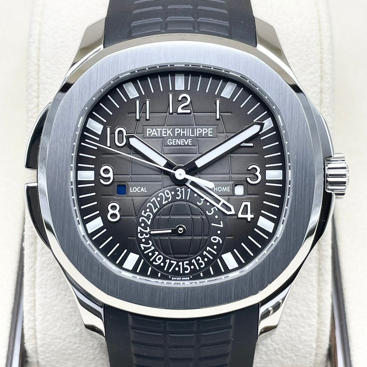 Pre-Owned Patek Philippe Aquanaut 5164A-001 Black Embossed 41mm