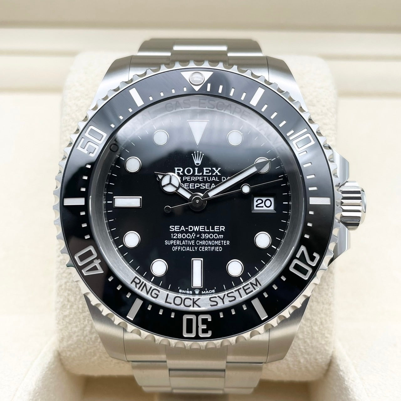 プレオウンド ロレックス シードゥエラーディープシー 136660 オイスターブレスレット ブラック 44mm