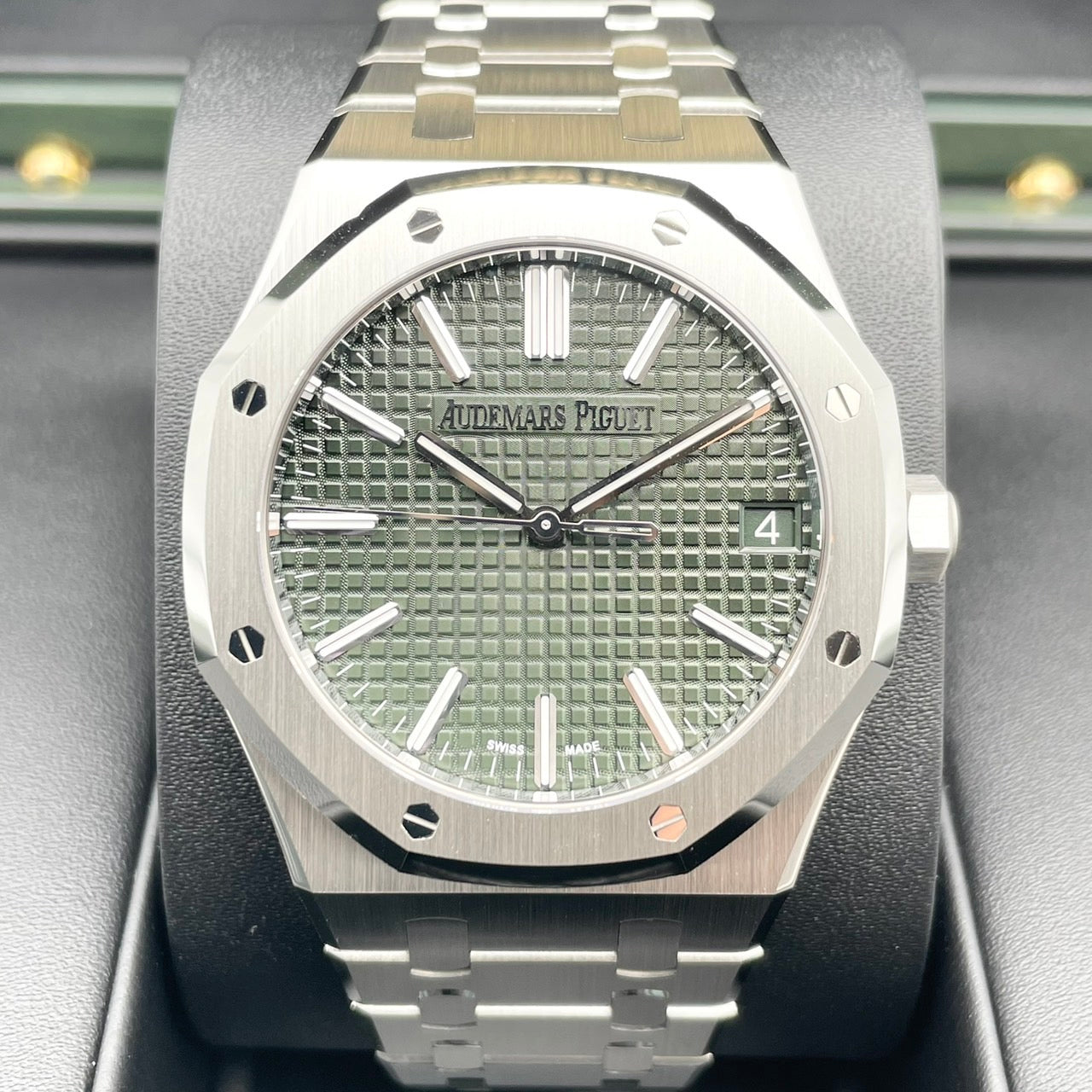 Pre-Owned Audemars Piguet Royal Oak 15510ST.OO.1320ST.09 Khaki Green 41mm