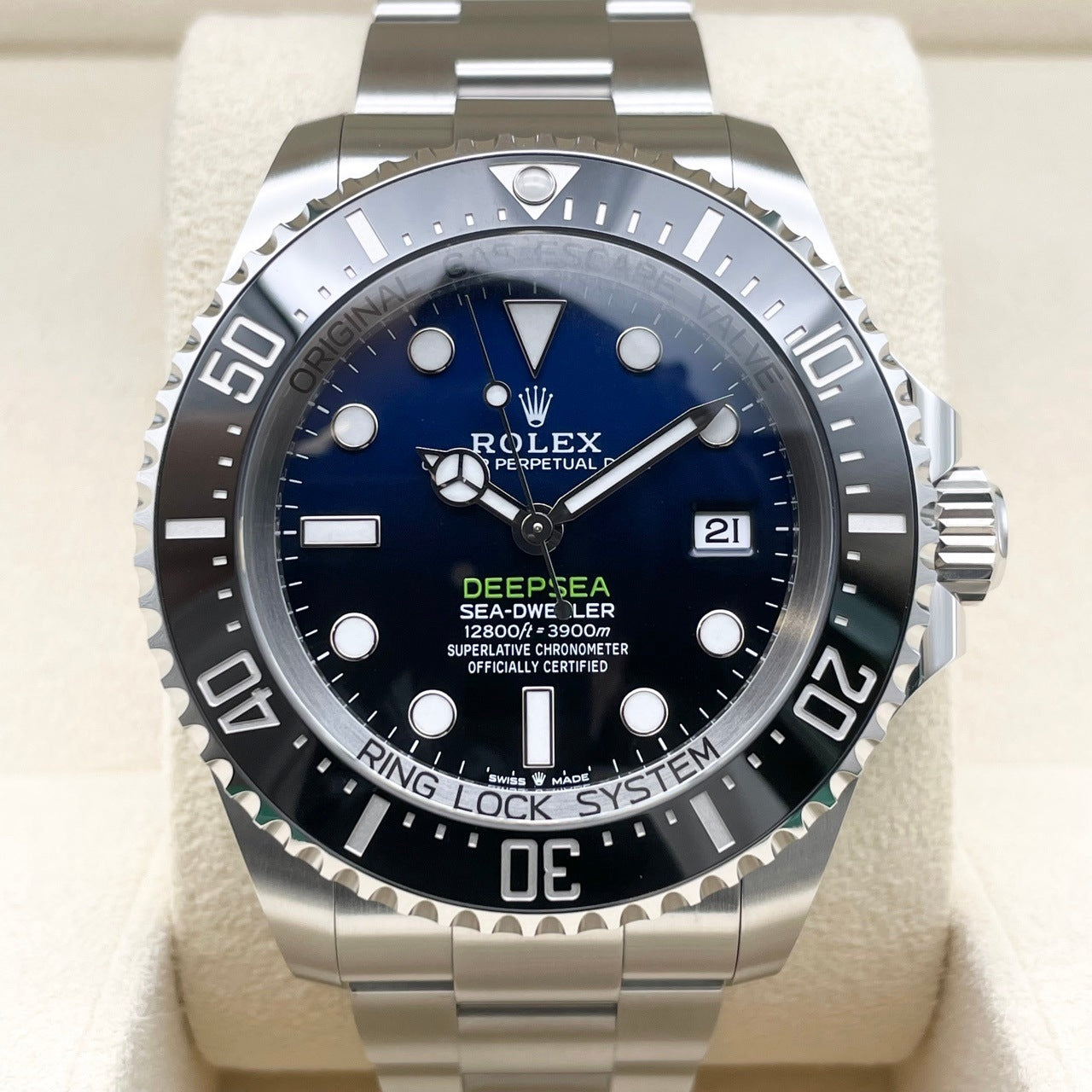 プレオウンド ロレックス シードゥエラーディープシー 136660 Dブルー オイスターブレスレット 44mm
