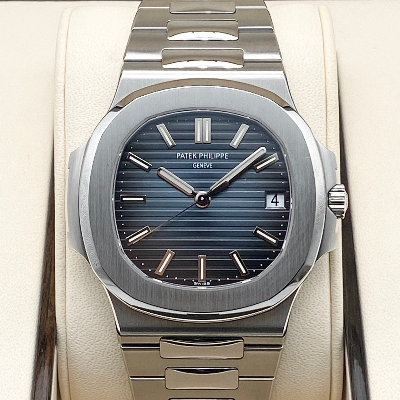 プレオウンド パテックフィリップ ノーチラス 5711/1A-010 ステンレススチール ブルー 40mm
