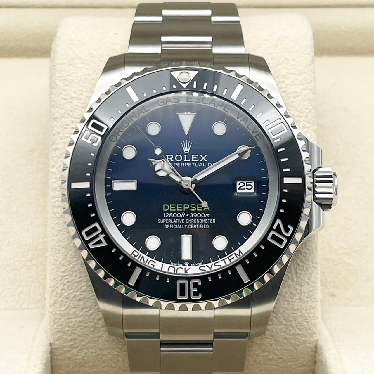 プレオウンド ロレックス ディープシー 136660 Dブルー オイスターブレスレット 44mm