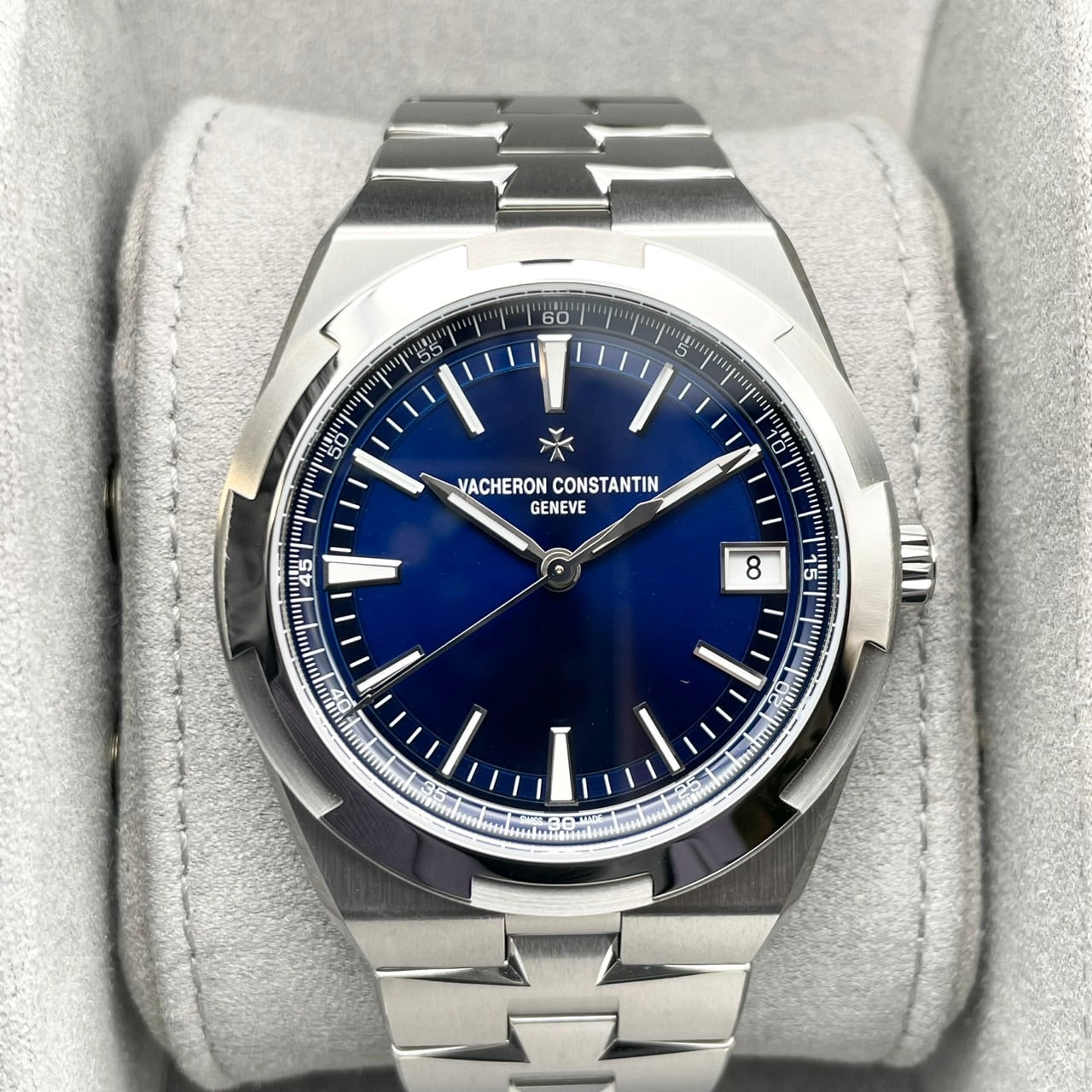 Pre-Owned Vacheron Constantin Overseas 4520V/210A-B128 Stainless Steel Blue 41mm