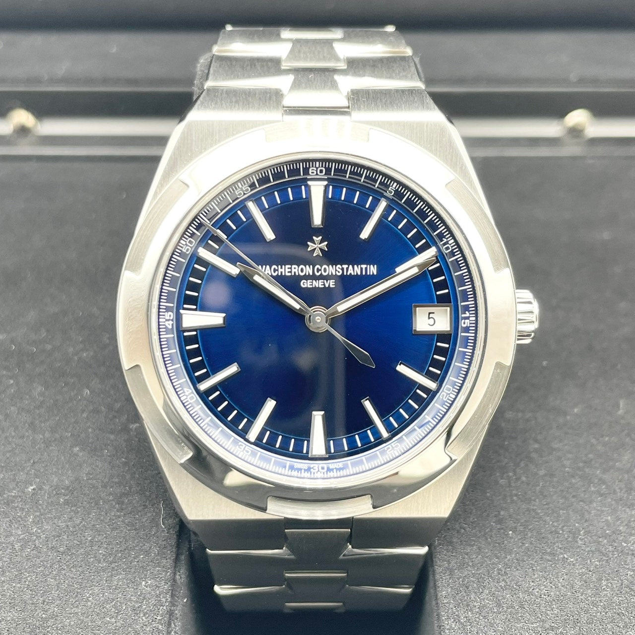 Pre-Owned Vacheron Constantin Overseas 4500V/110A-B128 Blue Stainless Steel 41mm