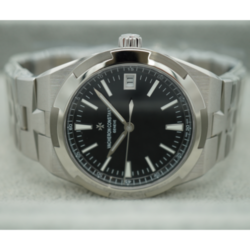Pre-Owned Vacheron Constantin Overseas Automatic 4500V/110A-B483