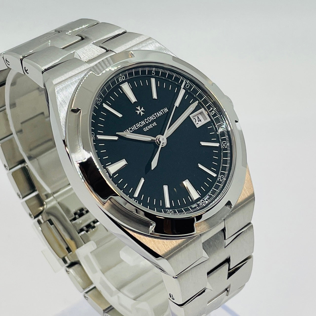 Pre-Owned Vacheron Constantin Overseas Automatic Black 4500V/110A-B483