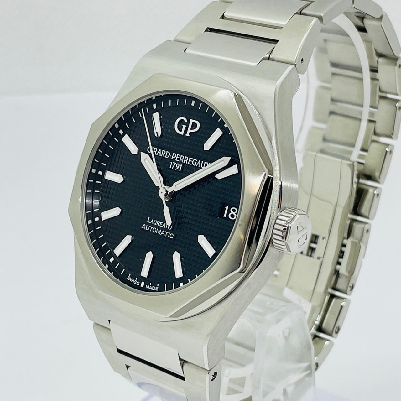 二手Girard Perregaux Lorraart Black 81010-11-634-11A