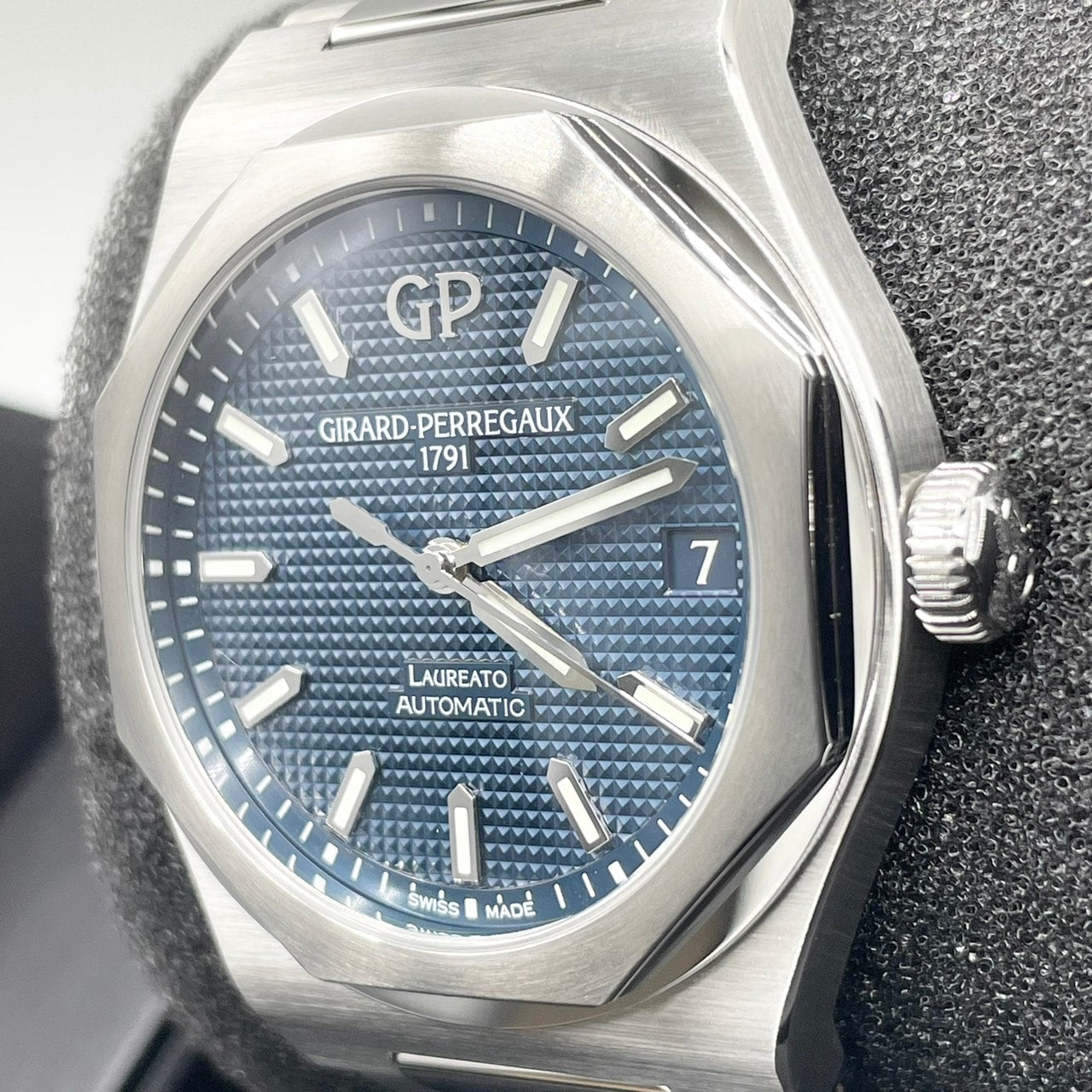 二手Girard Perregaux Lorraart 81010-11-431-11A蓝色42mm