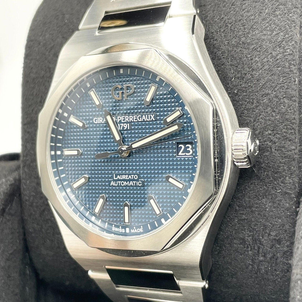 二手Girard Perregaux Lorraart 81010-11-431-11A蓝色42mm