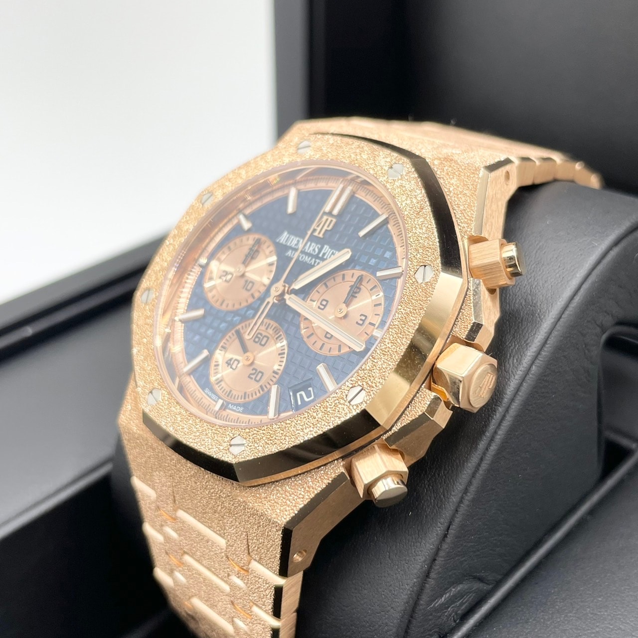 Pre-Owned Audemars Piguet Royal Oak 26239OR.GG.1224OR.01 Frosted Gold Blue Grand Tapestry