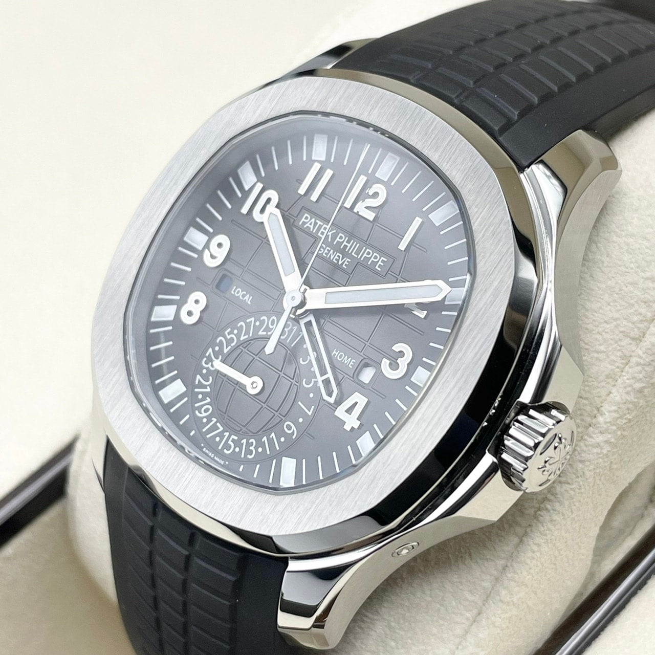 Pre-Owned Patek Philippe Aquanaut 5164A-001 Black Embossed 41mm