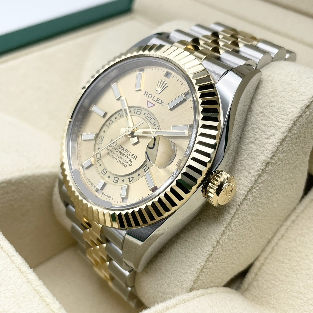 사전 소유 롤렉스 스카이 거주자 336933 골드 42mm