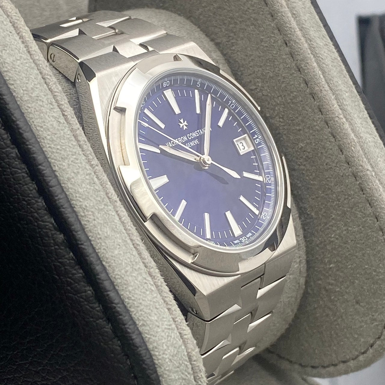 江诗丹顿纵横四海 4520V/210A-B128 精钢 蓝色 41mm