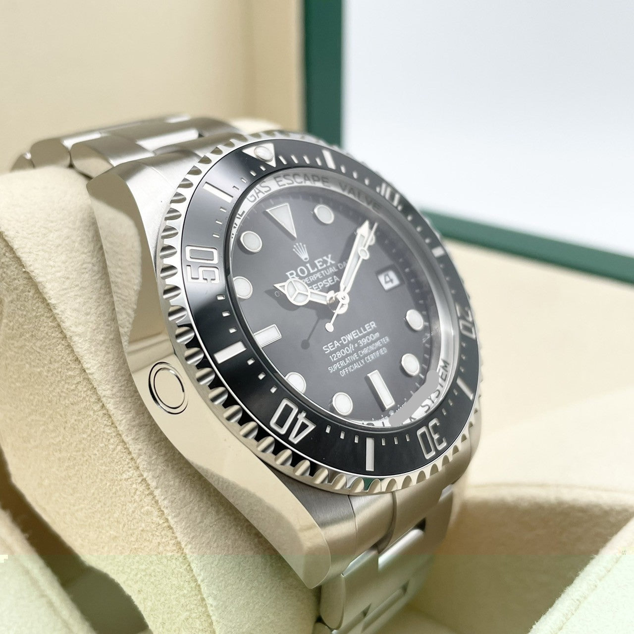 プレオウンド ロレックス シードゥエラーディープシー 136660 ブラック オイスターブレスレット 44mm