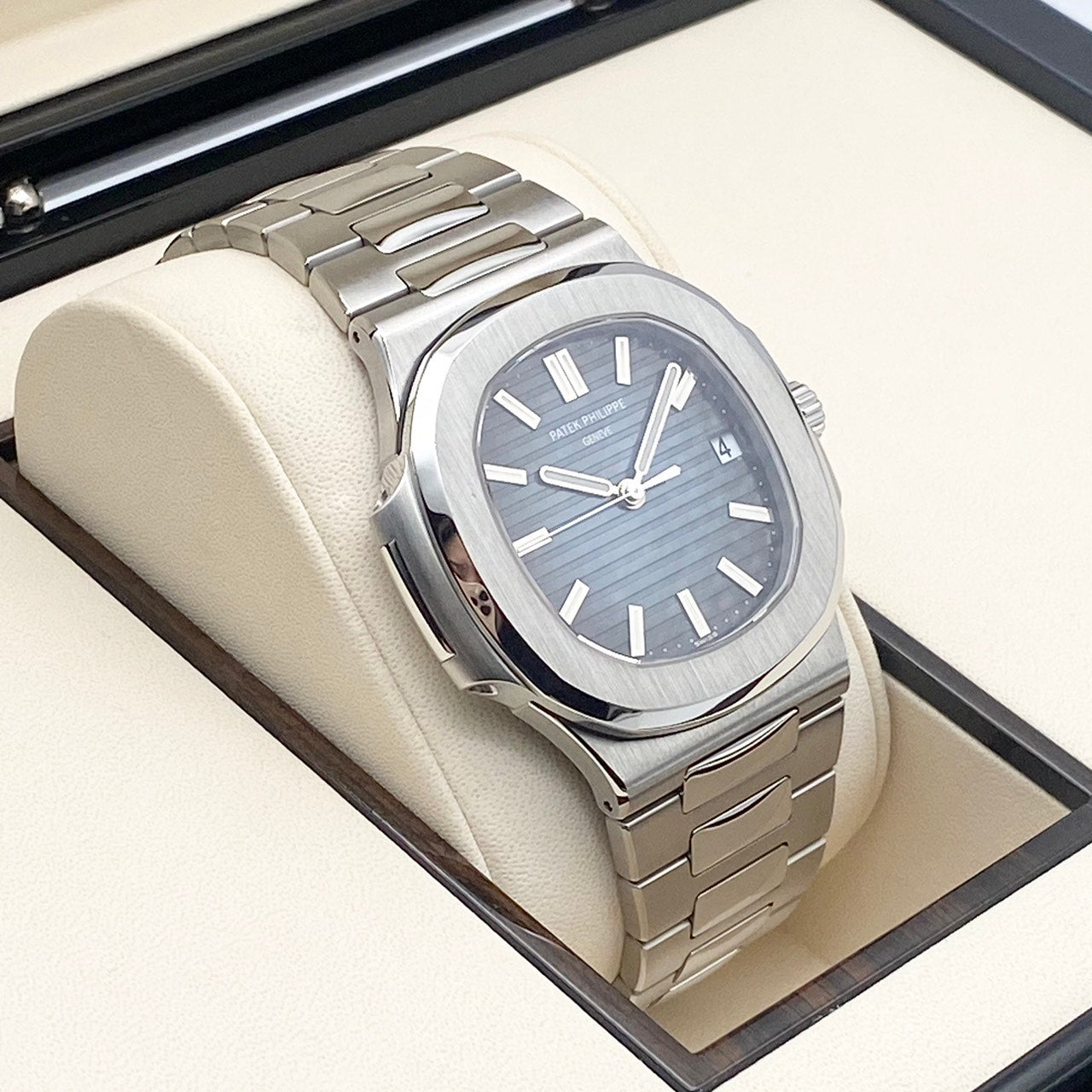 プレオウンド パテックフィリップ ノーチラス 5711/1A-010 ステンレススチール ブルー 40mm