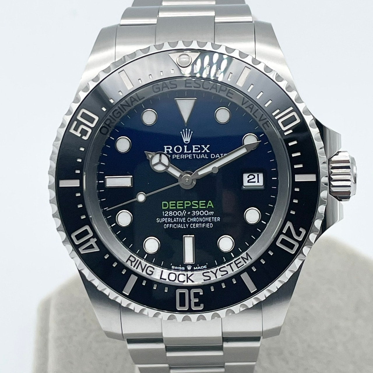 プレオウンド ロレックス ディープシー 136660 Dブルー オイスターブレスレット 44mm