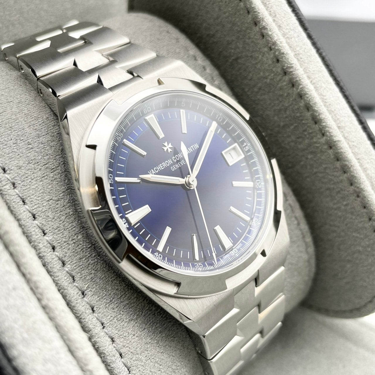 Vacheron Constantin海外4520V/210A-B128不锈钢蓝色41mm