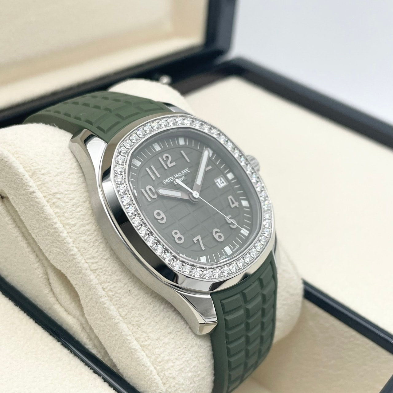 Pre-Owned Patek Philippe Aquanot Luce 5267/200A-011 Khaki Green 38.8mm