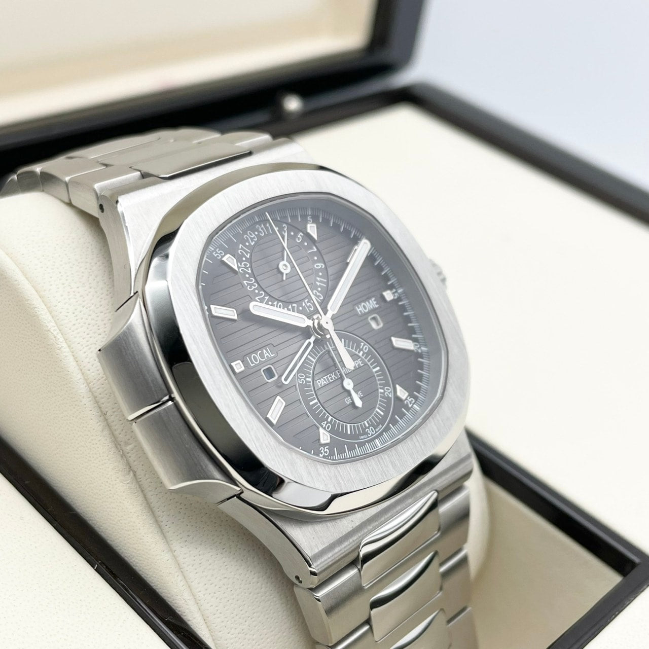 プレオウンド パテックフィリップ ノーチラス トラベルタイム 5990/1A-001 ブラックグラデーション 40.5mm