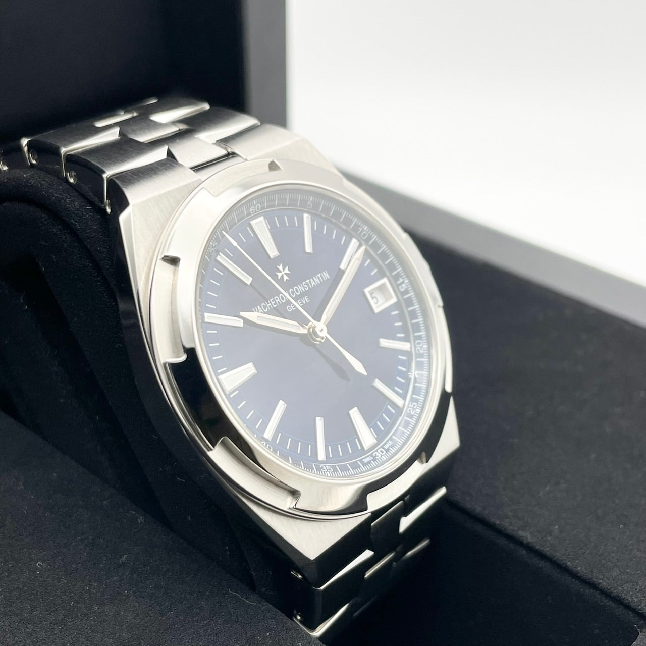 Pre-Owned Vacheron Constantin Overseas 4500V/110A-B128 Blue Stainless Steel 41mm