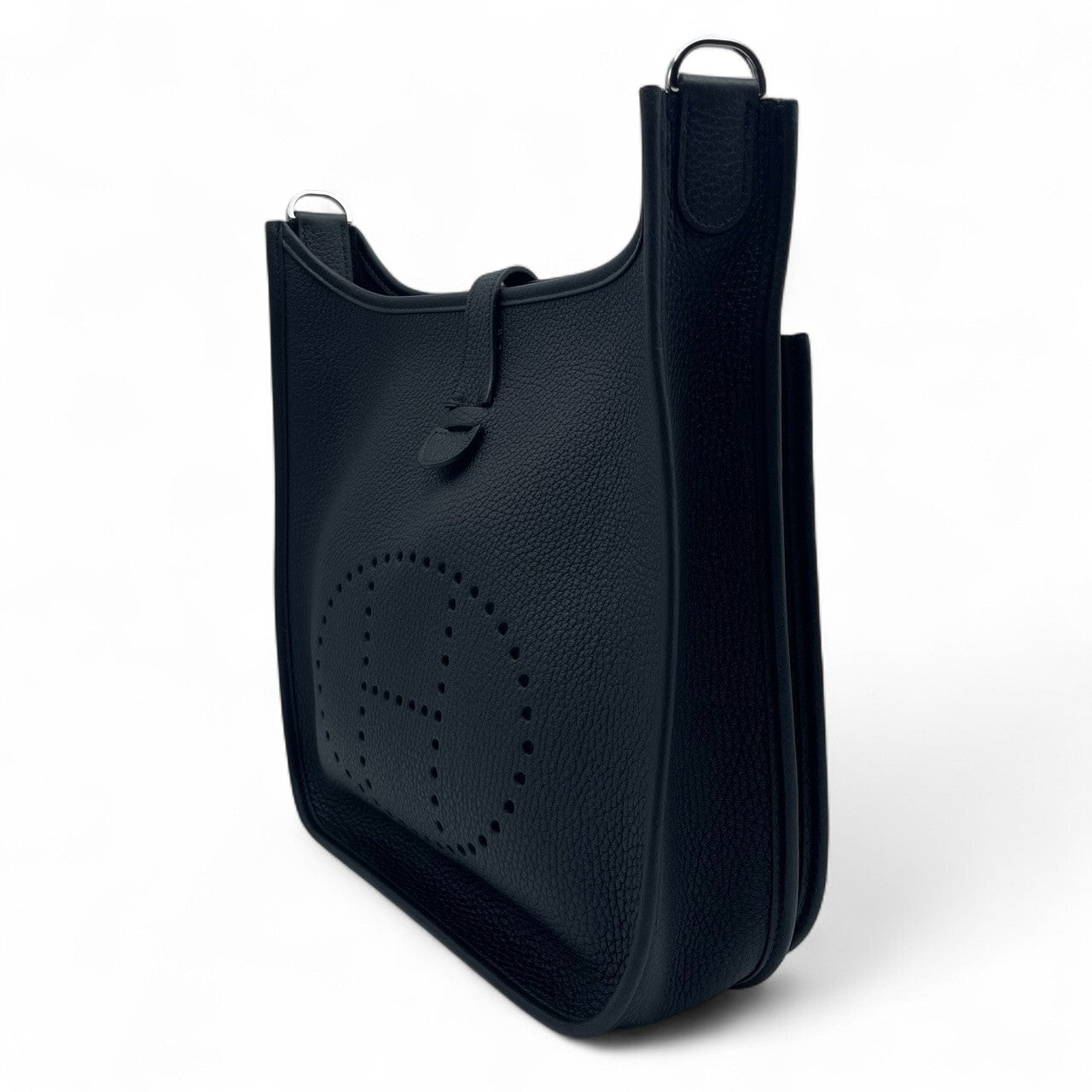 Pre-owned Hermes Evelyn PM Noir Taurillon Clemence Silver hardware Z engraved