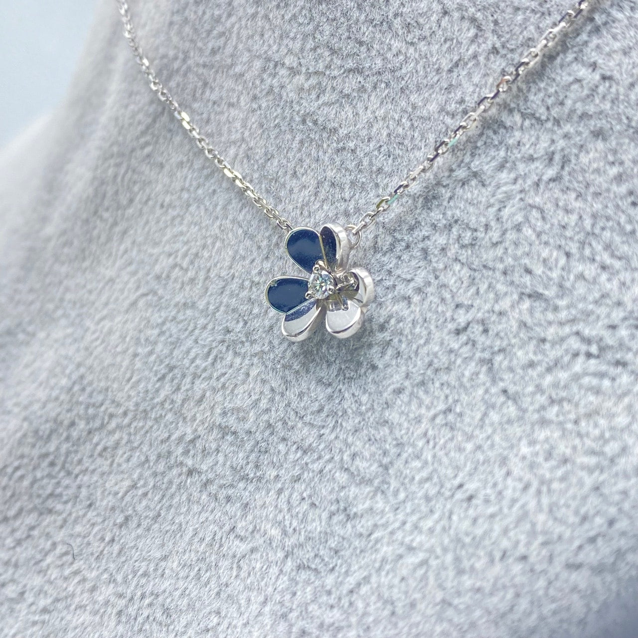 Van Cleef & Arpels Frivol 펜던트 VCARP0J400