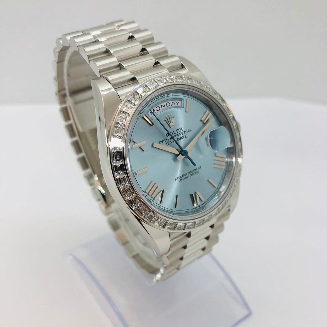 사전 소유 롤렉스 데이 날짜 40 228396TBR Ice Blue Diamond Platinum