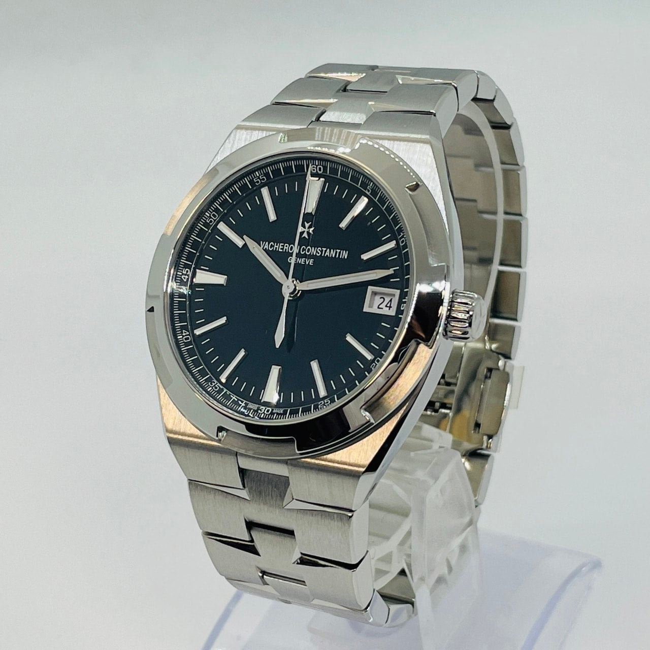 Pre-Owned Vacheron Constantin Overseas Automatic Black 4500V/110A-B483